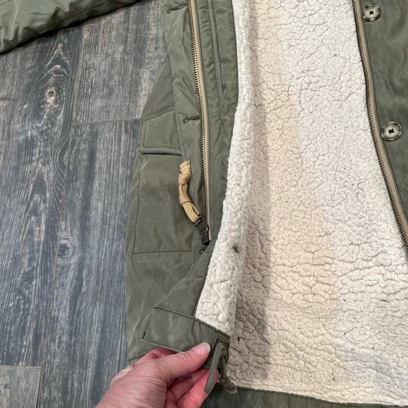 Abercrombie & Fitch Women's Olive Green Sherpa Lined Fur Parka Coat Size Small - Picture 6 of 13